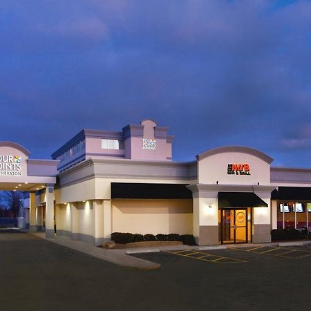 フォー ポインツ バイ シェラトン クリーブランド エアポート エクステリア 写真